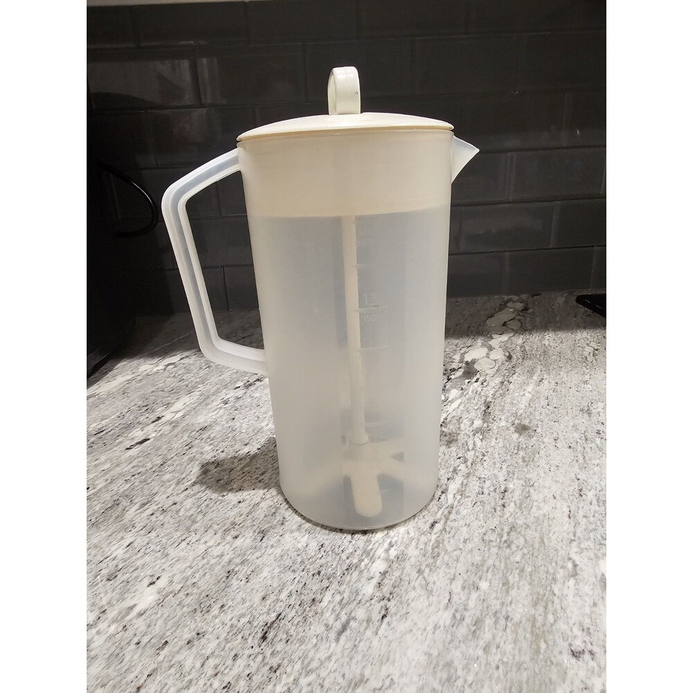 Vintage Rubbermaid 306B Servin' Saver 2 Quart Pitcher 64 oz Lid & Stirrer Insert